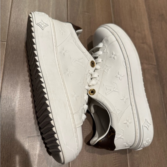 Louis Vuitton White Sneakers. Authentic - Picture 4 of 8